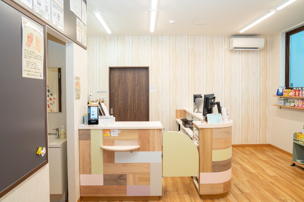 やよい調剤薬局の受付・待合